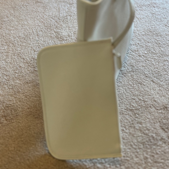 Handbag - Picture 6 of 16